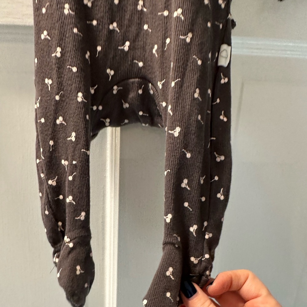 POUF BABY ONESIE BONNET! - Picture 2 of 8